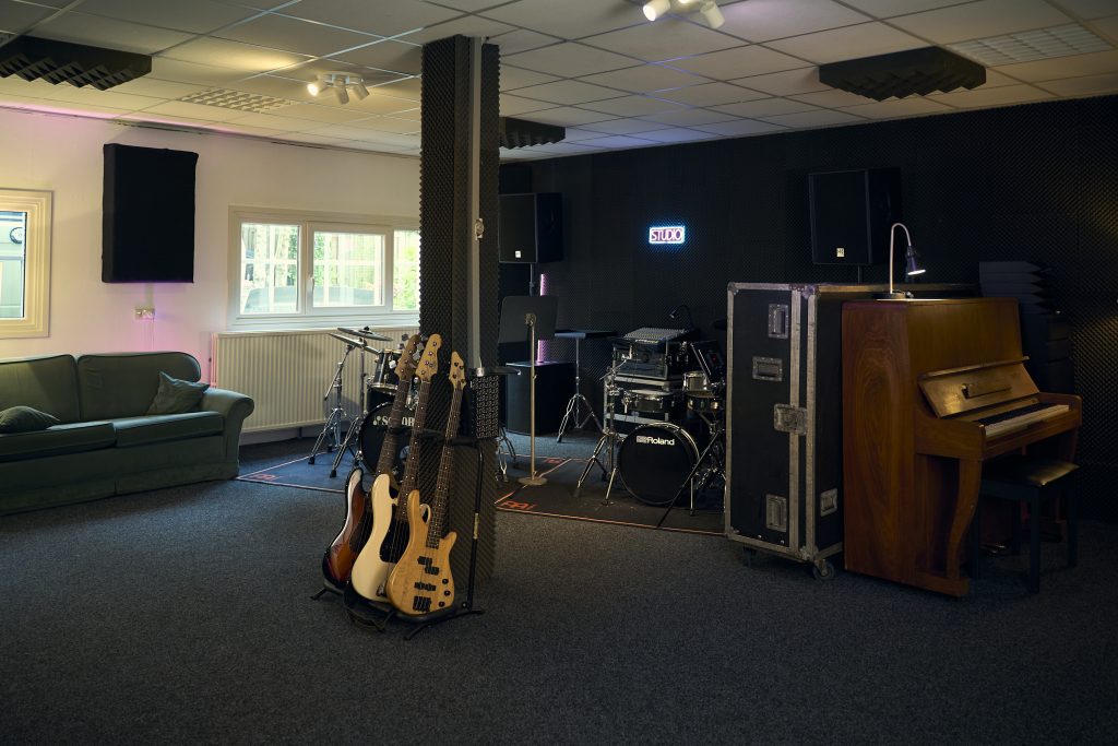 Opnamestudio 2 van Hometown Studio in Limburg